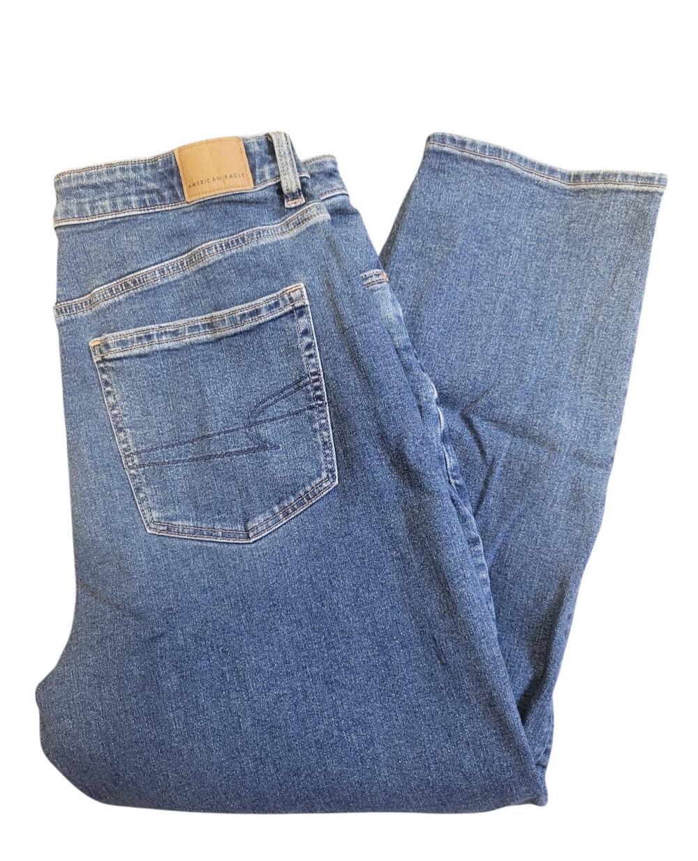 American Eagle AE Stretch Mom Jean Medium Wash Women's Size 12 Short